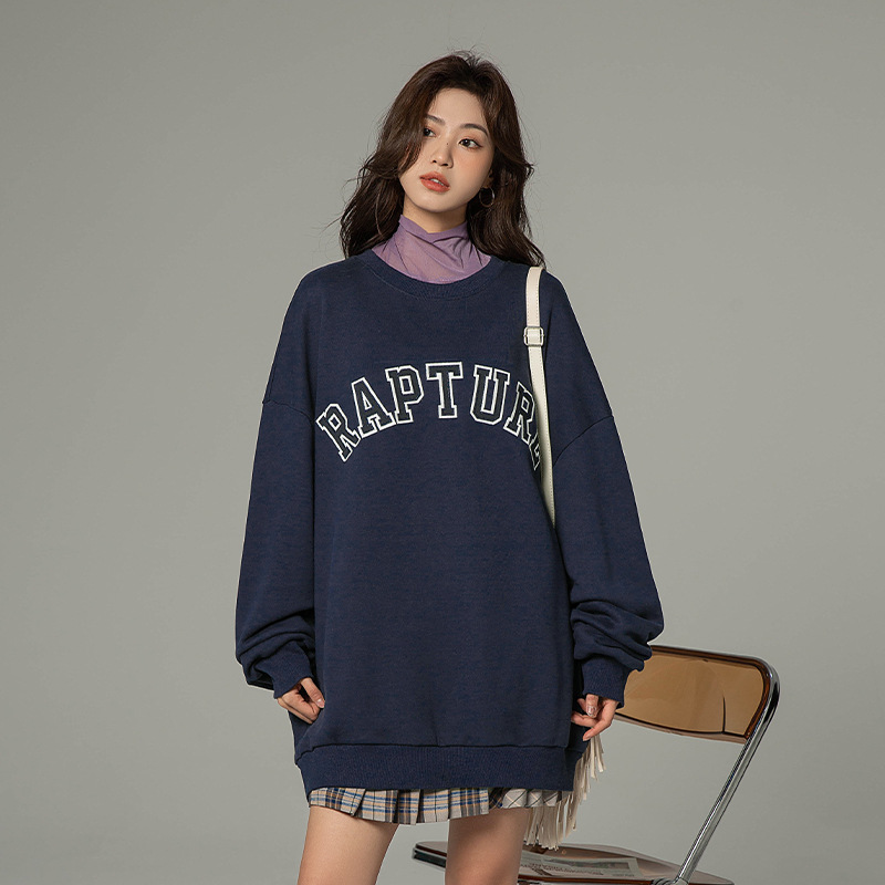 The main American letter sweater for women in autumn 2022 is a loose pair of embroidered trendy coat